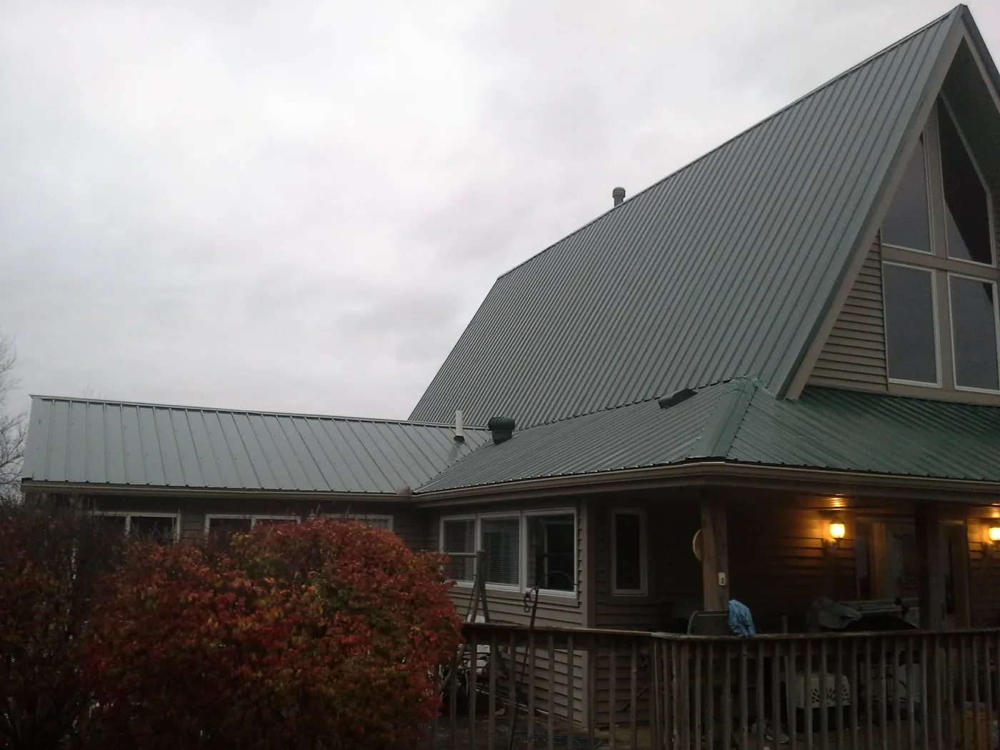 An A-frame home with a metal roof installed by New Summit Roofing